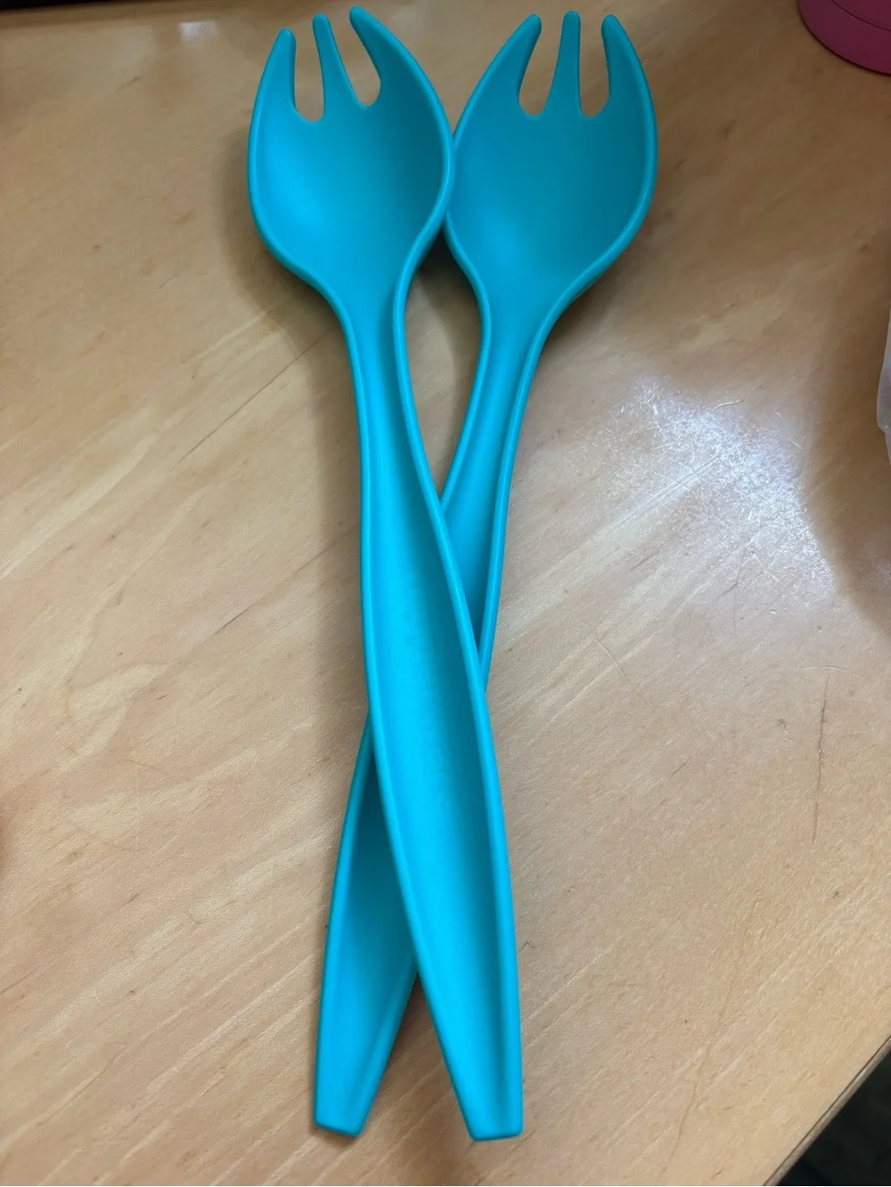 NWT Tupperware Turquoise Salad Servers - Pair of Plastic Serving Spoons